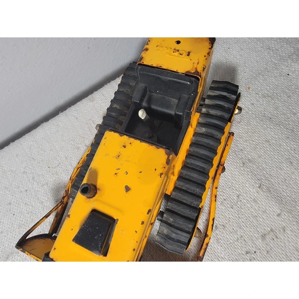 Vintage Tonka T-6 Bulldozer Pressed Steel Crawler Yellow Tractor Rubber Track